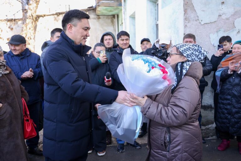 Шесть семей в Шымкенте отметили новоселье благодаря программе реновации