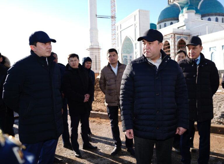 ТҮРКІСТАН: ОБЛЫС ӘКІМІ ЖАҢА МЕШІТ ҚҰРЫЛЫСЫМЕН ТАНЫСТЫ