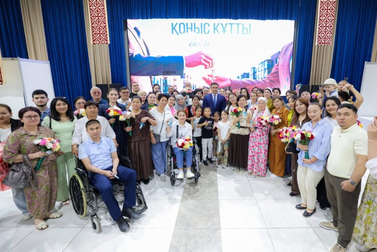 АҚЖАЙЫҚ ШАҒЫНАУДАНЫНДА 50 ОТБАСЫҒА ЖАҢА ПӘТЕРДІҢ КІЛТІ ТАБЫСТАЛДЫ