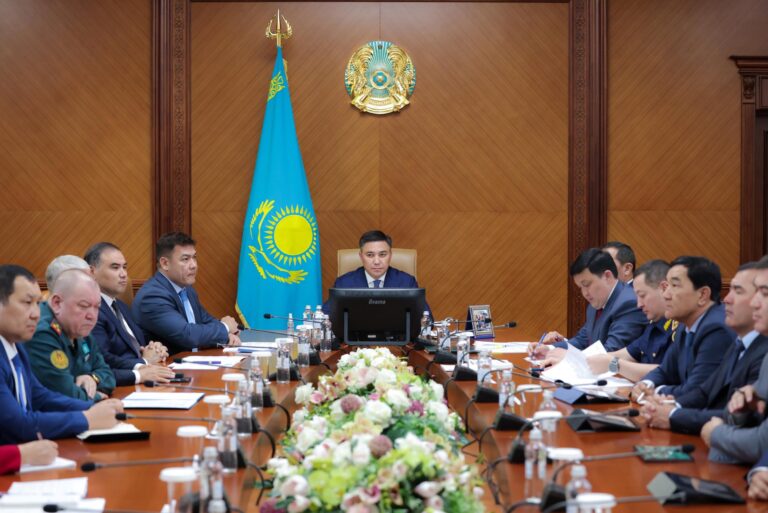 АППАРАТ ОТЫРЫСЫ: ӨЗЕКТІ МӘСЕЛЕЛЕР ҚАРАЛДЫ