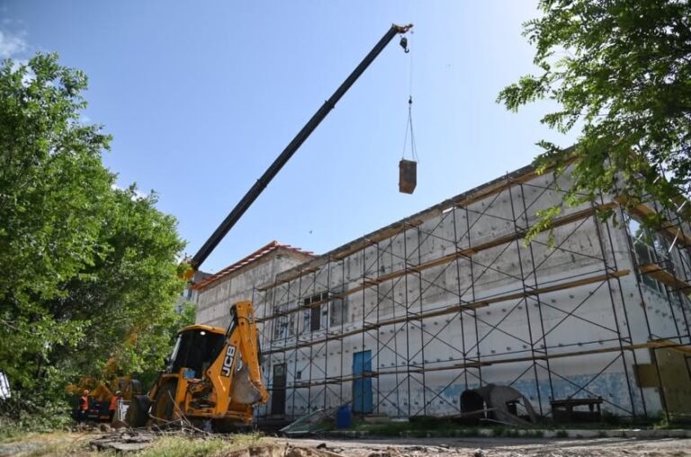 ЧЛЕНЫ ОБЩЕСТВЕННОГО СОВЕТА ОЗНАКОМИЛИСЬ С ХОДОМ КАПИТАЛЬНОГО РЕМОНТА ШКОЛ